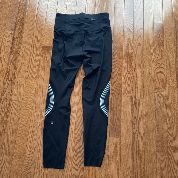EUC lululemon leggings size 6, 7/8 length - Picture 3 of 7